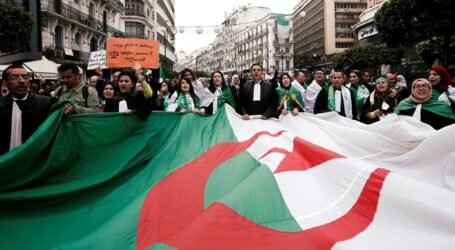 تواصل المسيرات السلمية المطالبة بمحاسبة المفسدين