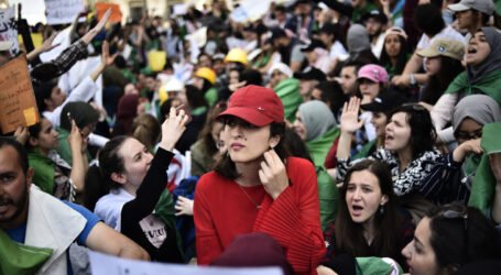 المسيرات الشعبية تتواصل في الجمعة ال 12 :  في سبيل  التغيير الجذري