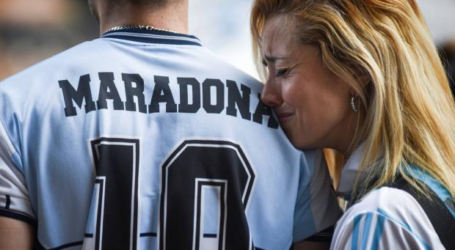 الأرجنتين تبكي أسطورة كرة القدم دييغو أرمندو مارادونا
