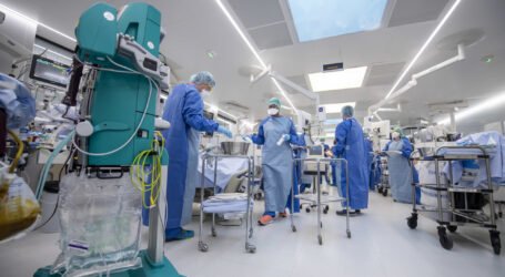 ارتفاع أرقام كورونا بوحدات الرعاية المركزة في مستشفيات فرنسا